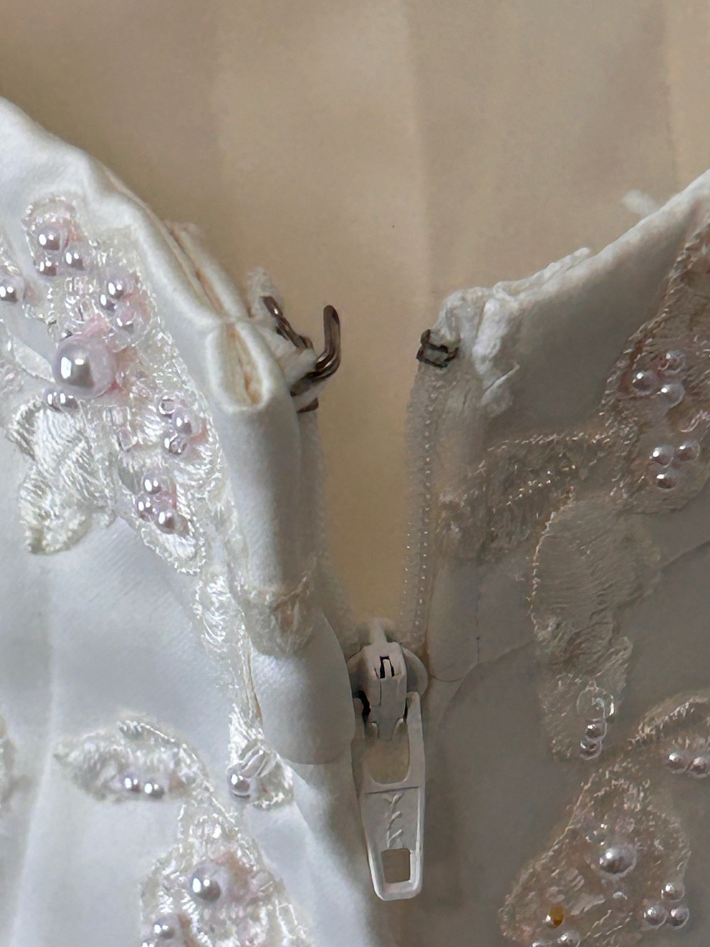 Vintage Michelangelo Ivory Beaded Halter Wedding Gown Bridal Dress size 10’ish - Picture 6 of 10